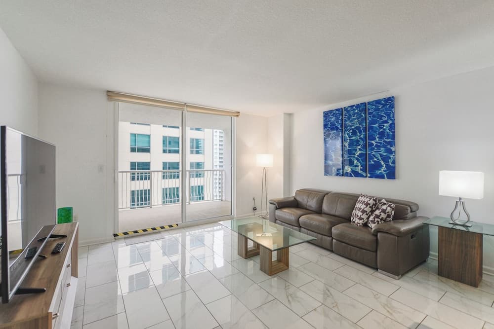 Brickell Bay 2308 - photo 4