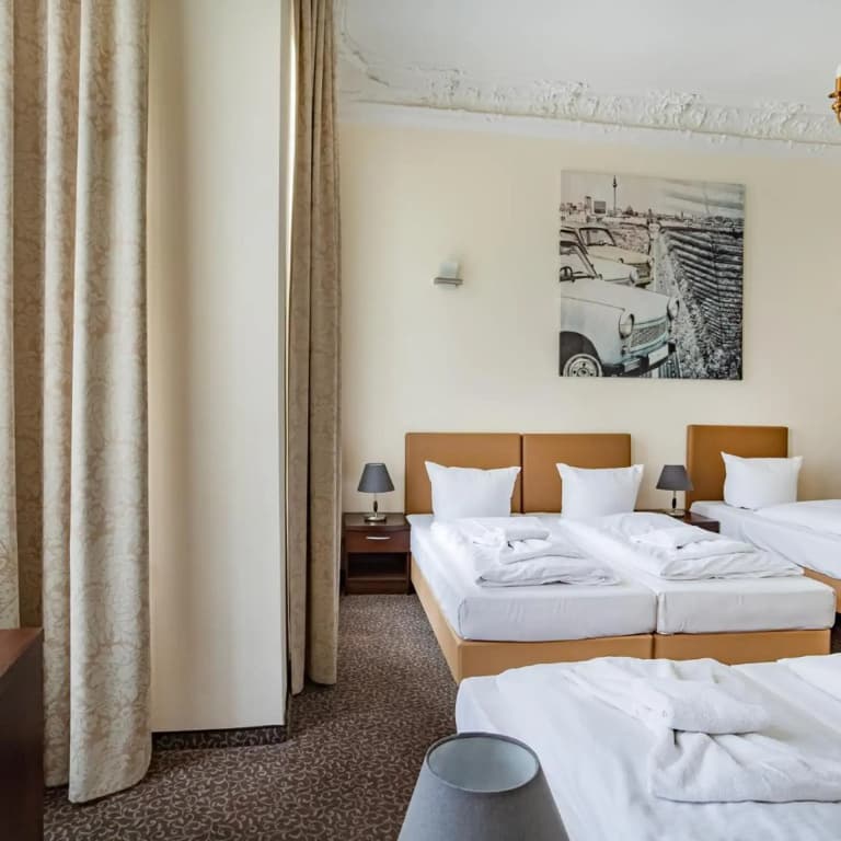 Upper Room Hotel Kurfurstendamm - photo 45