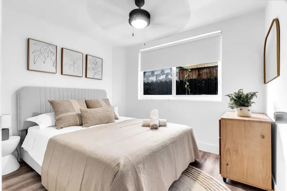 Stylish & Modern 4BD Home - photo 35