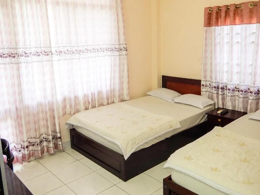 Yellow Hotel - photo 4
