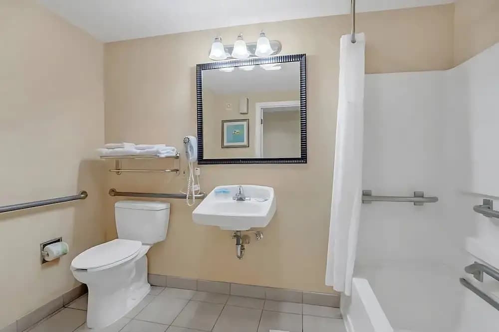 King Bedroom Suite w Outdoor Pool Hot Tub Arcade - photo 14