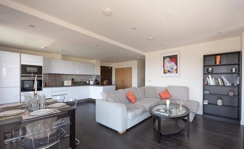 2 Bed Luxury Apartment in N. Greenwich - photo 14