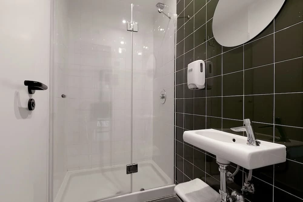 2060 The Newton Hostel & Market - photo 10