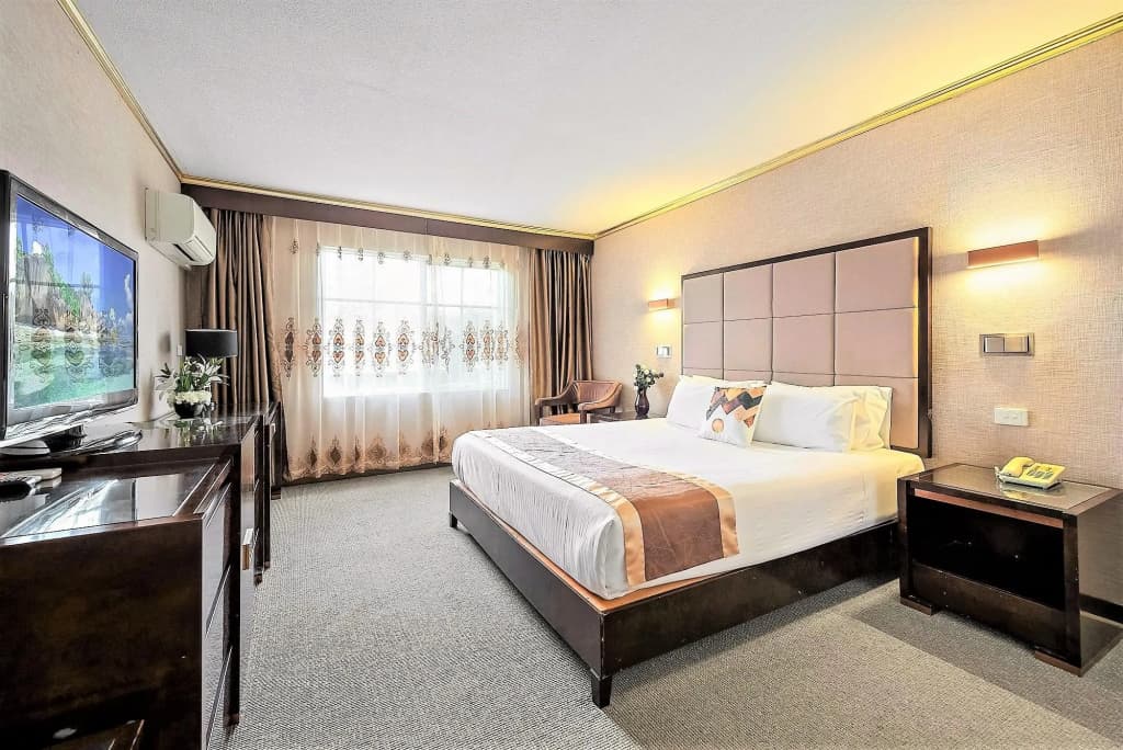 Eltham Gateway Hotel - photo 6