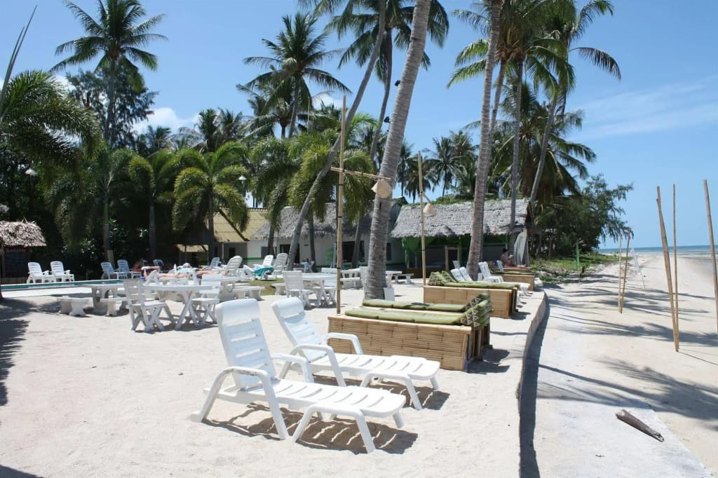Lime & Soda Beachfront Resort - photo 19
