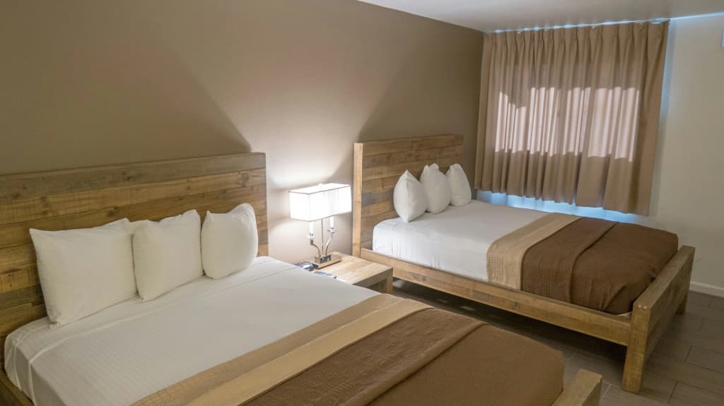 Thunderbird Hotel - photo 2