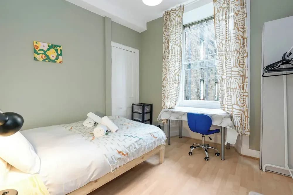 Charming Edinburgh Apartment - photo 2