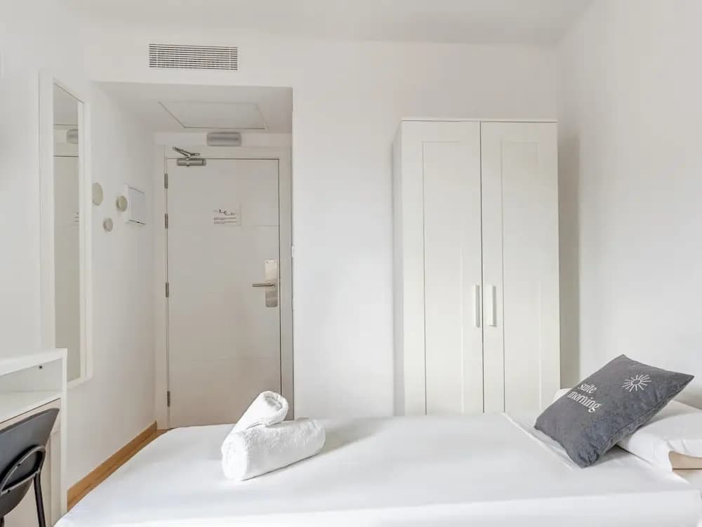 Limehome Barcelona Carrer de Fontcoberta - photo 5