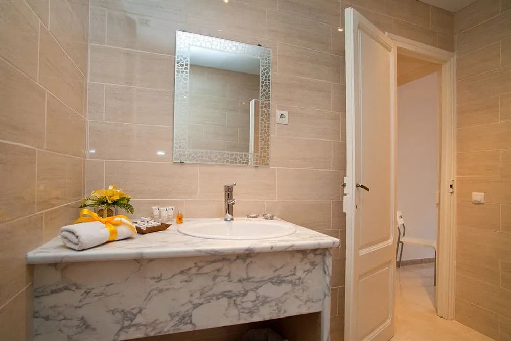 Hostal Medea - photo 8