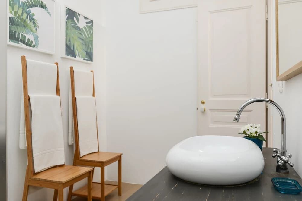 Bright Apartment with River View - photo 9