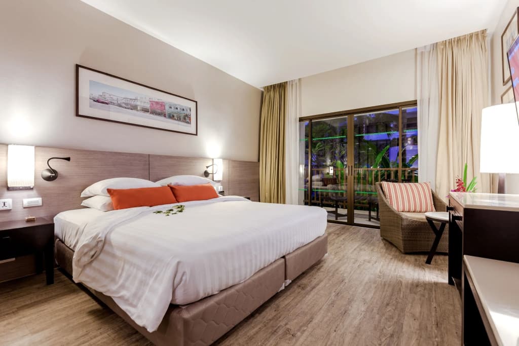 Deevana Plaza Phuket - photo 5