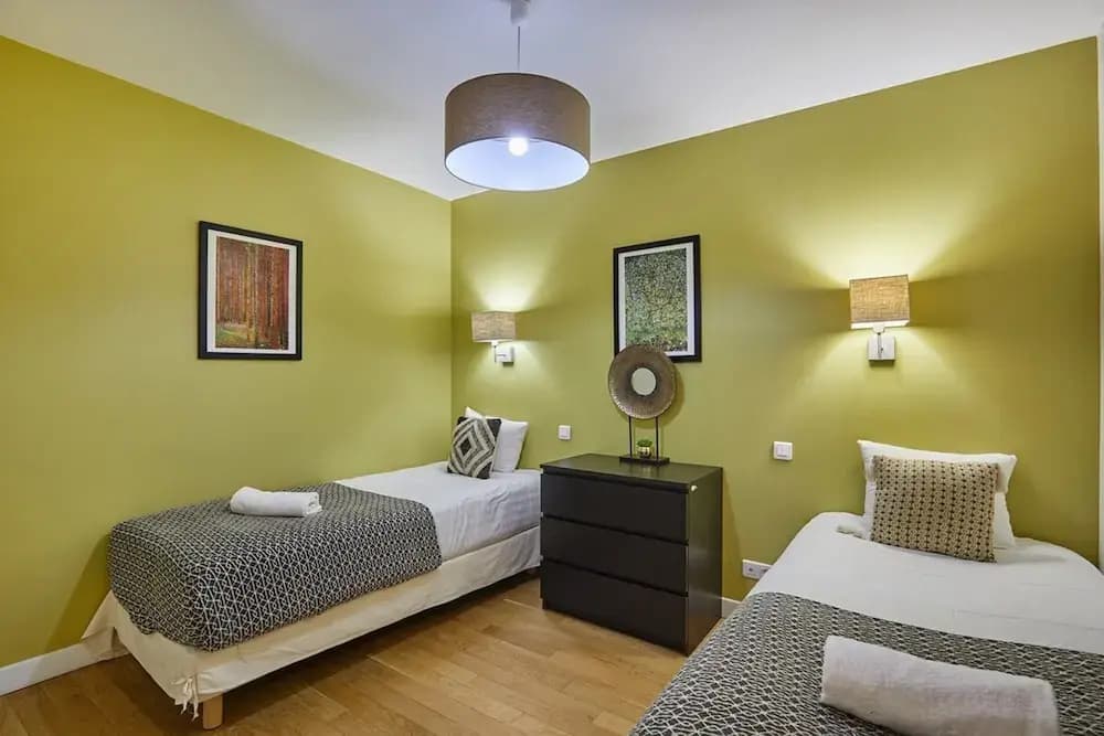 Superb 3 Bedroom Flat in the Center of Paris - photo 3