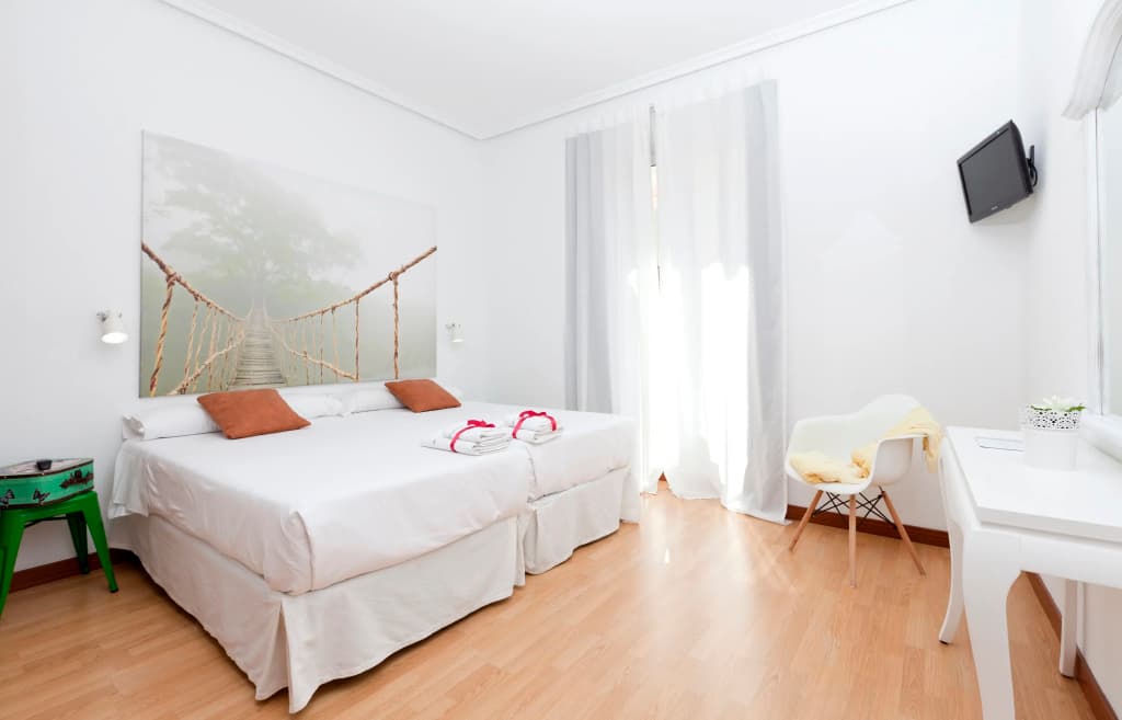 Hostal Vázquez de Mella - photo 4