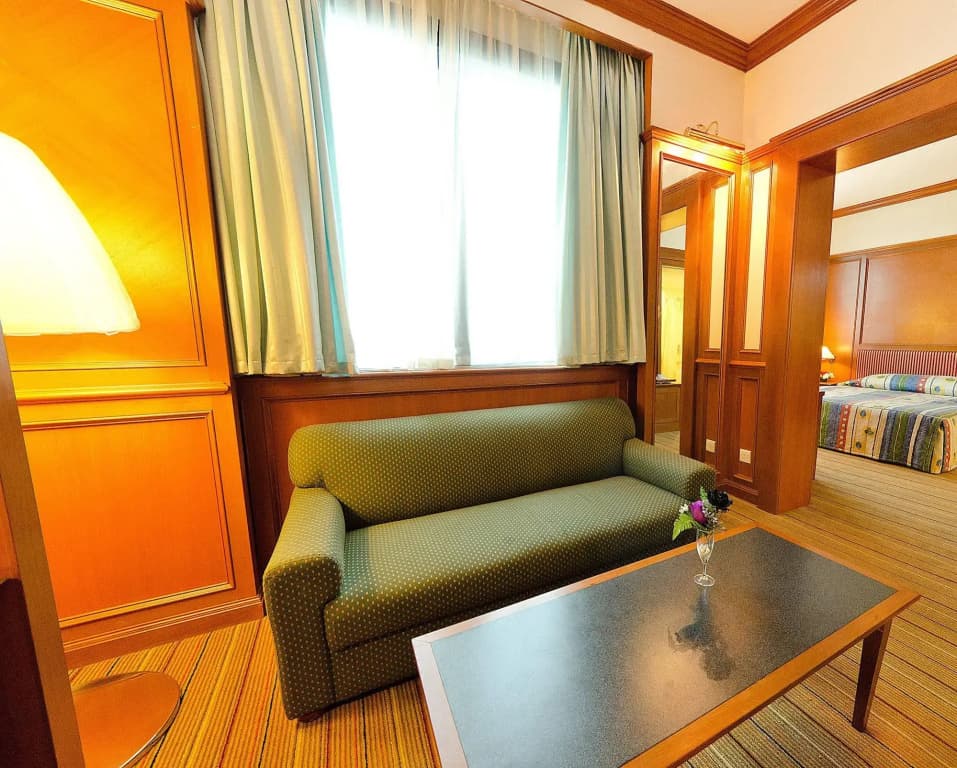 Park Avenue Hotel - photo 2