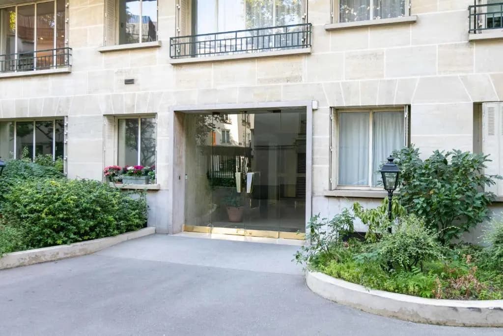 Paris City – Spacious 3 bedroom flat for families -3 minutes from metro station - photo 3