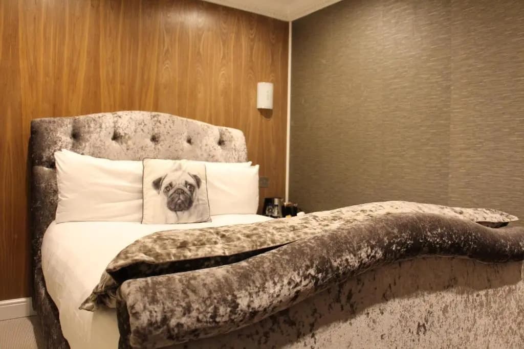 Cheshire Hotel - photo 17