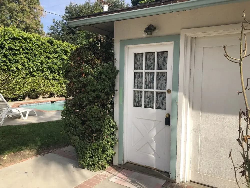 Lovely 1-Bedroom Home with Pool - photo 9