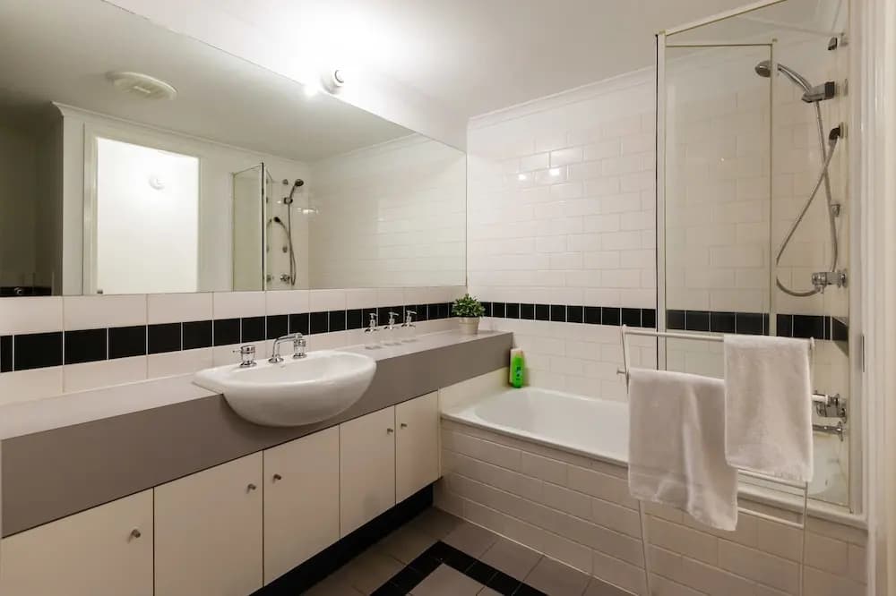 DAWN, 2BDR Carlton Apartment - photo 8