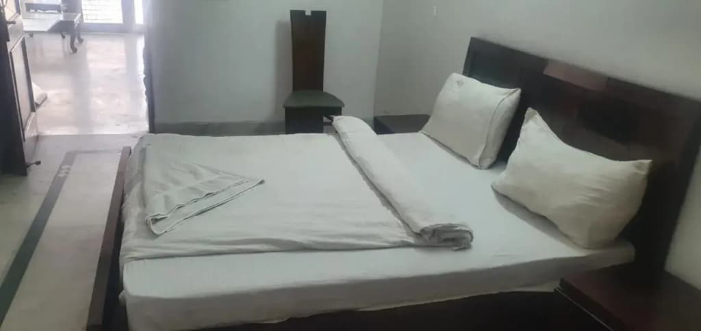 OYO 88327 Royal Inn - main photo