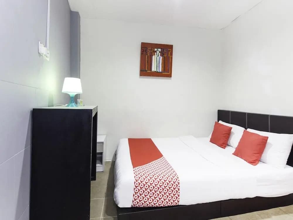 304 Zero Hour Hotel - photo 4