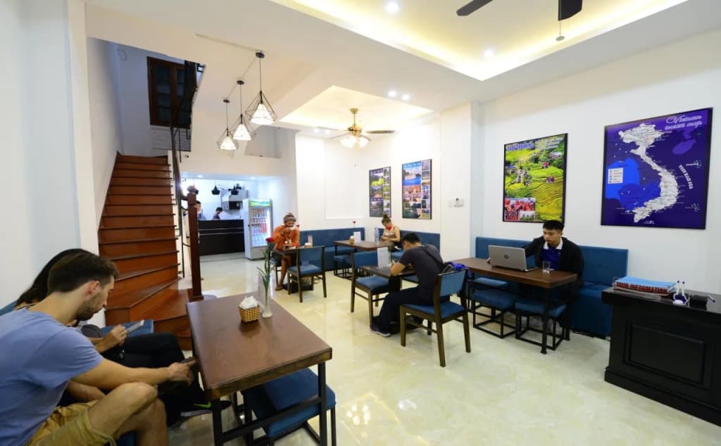 Pillow Backpacker Hostel - photo 16