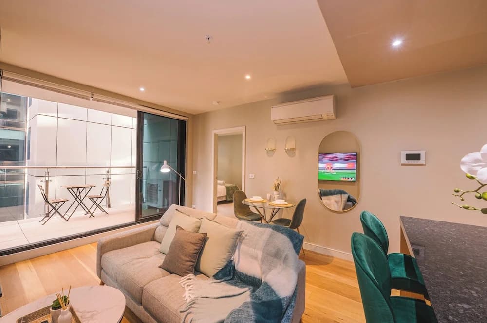 Molly's Little Apartments - photo 2