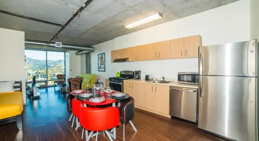Hollywood Paloma Apartment - photo 10