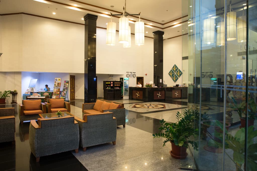 CH Hotel - photo 2