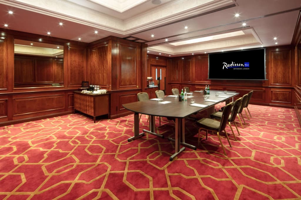 Radisson Blu Hotel, London Heathrow - photo 17