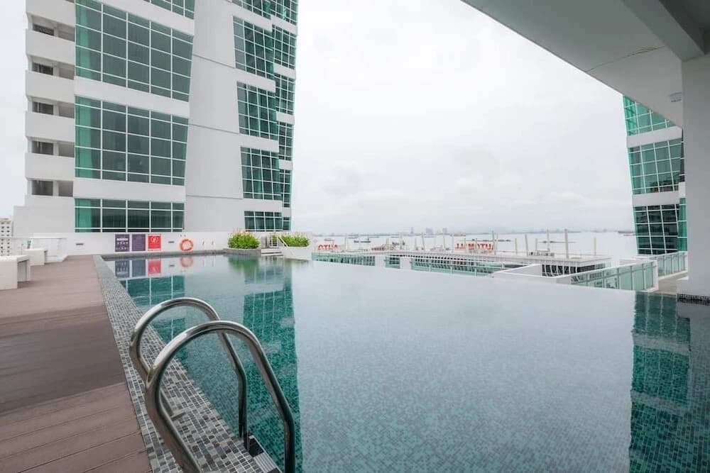Seafront Duplex Suite at Georgetown - photo 18
