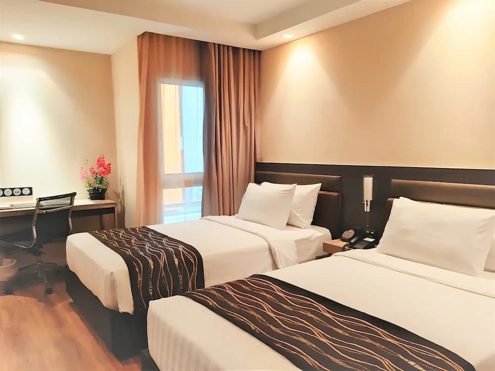 Amora NeoLuxe Hotel - photo 13