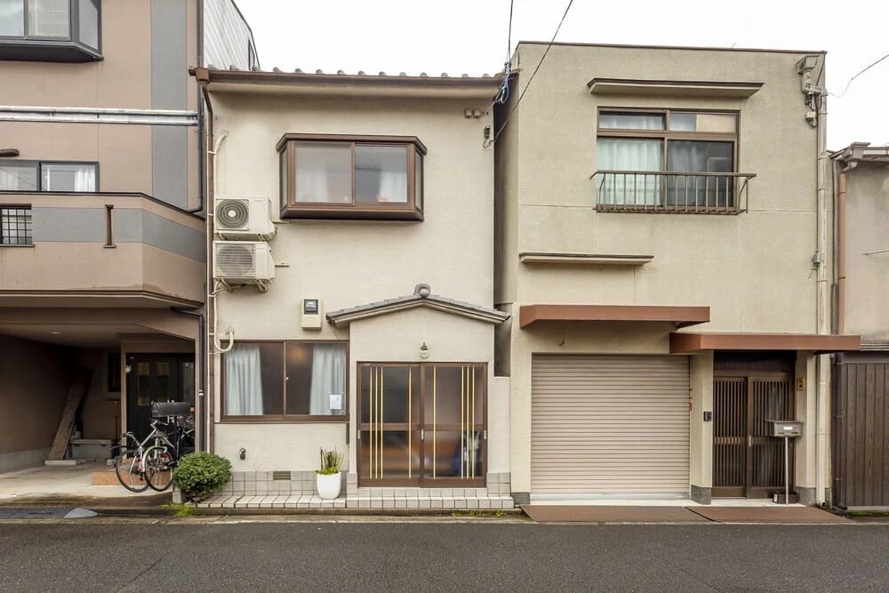 Kizuna House near Nijo Castle - photo 1