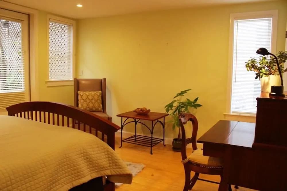 Cow Hollow Studio Holiday - main photo