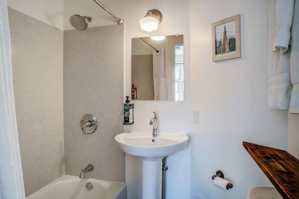 The Bartlett Hotel and Guesthouse - photo 9