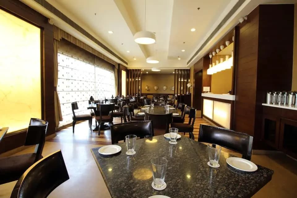 The Golden Palms Hotel - photo 5