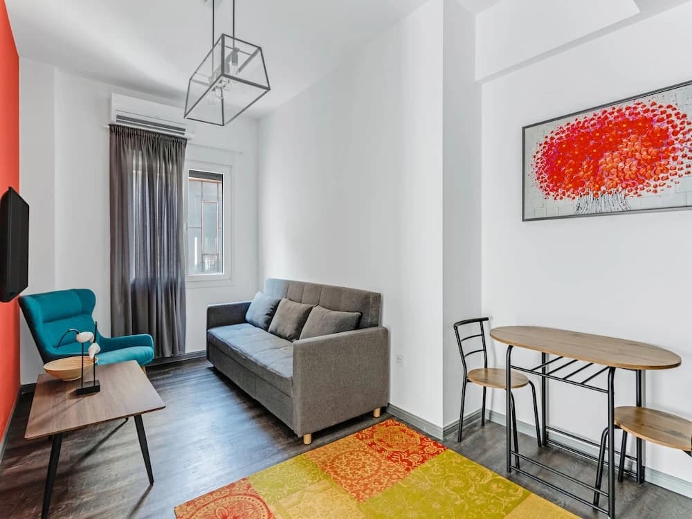 Sanders Center - Cozy Studio Apt With Balcony - photo 8