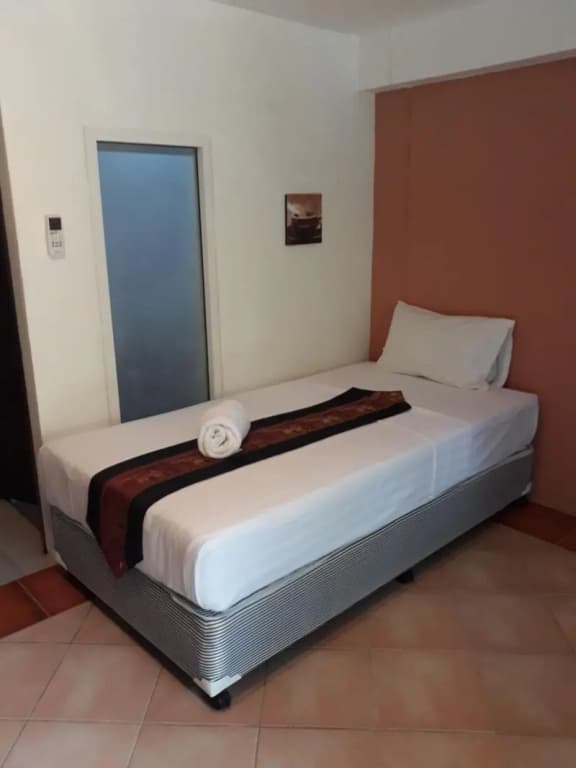 Porterhouse Beach Hotel - photo 3