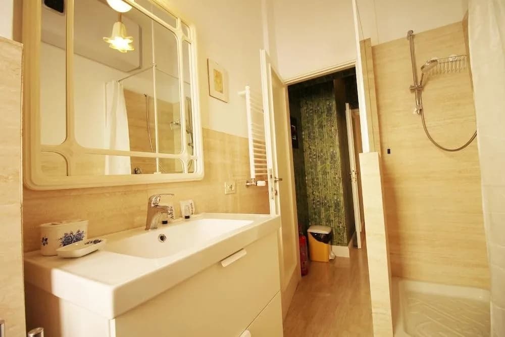 Spacious Apt Steps away from the Vatican - photo 6