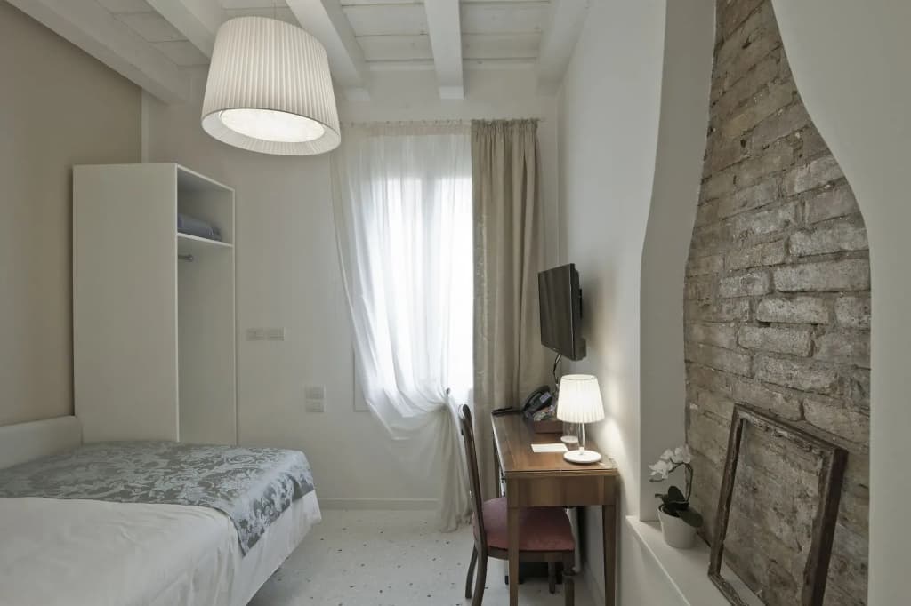 Chiara Lodge - photo 6