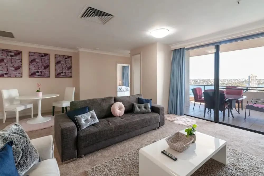 Milsons Point Apartment with Harbour Bridge Views - photo 5