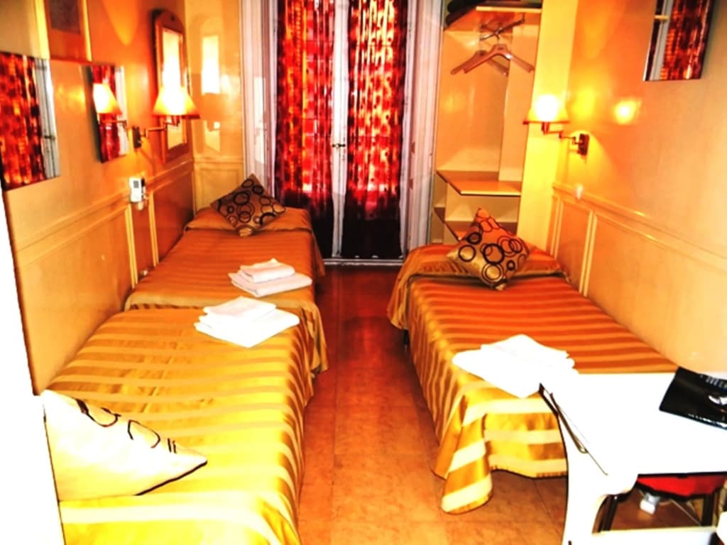 Hostal La Fontana - photo 3
