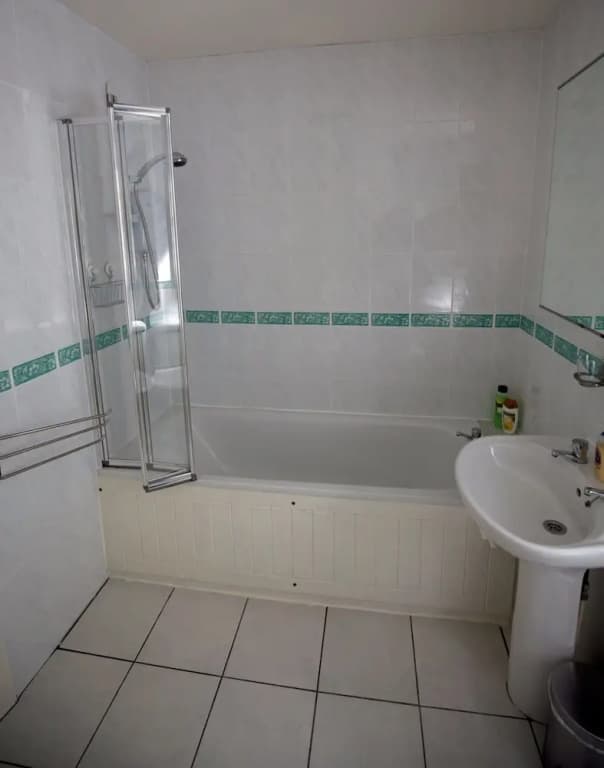 2 Bedroom Meadows Flat - photo 7