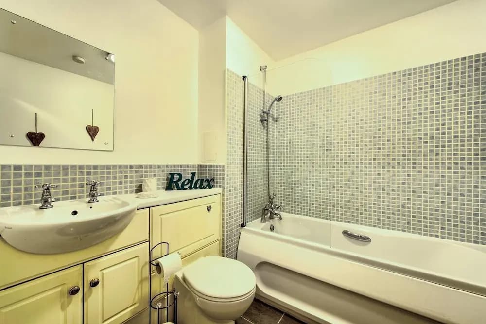 Modern 3 Bed/2bath City Centre Apartment - photo 6