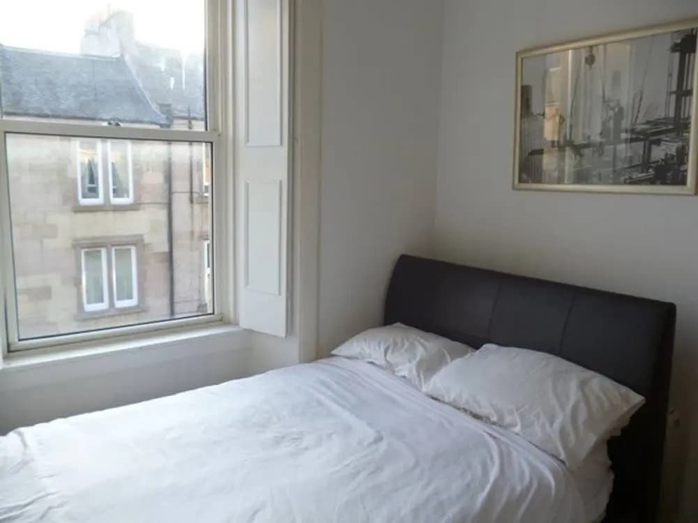 Well-connected, Cosy 1 Bedroom Flat in Dalry - photo 2