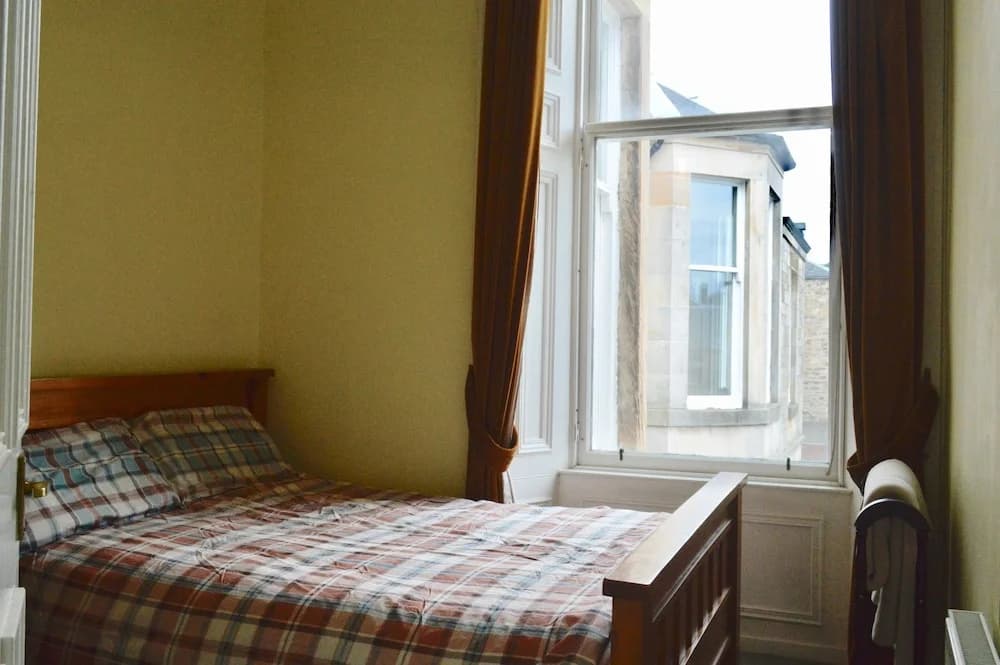 Period Flat With Parking & Arthurs Seat Views - main photo