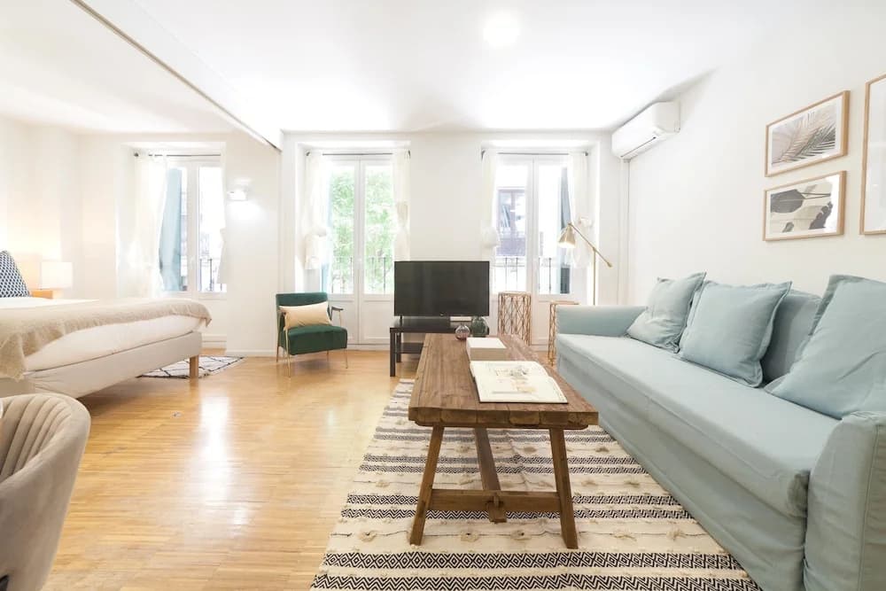 Bright & cosy studio in Puerta del Sol by Allô Housing. - photo 10