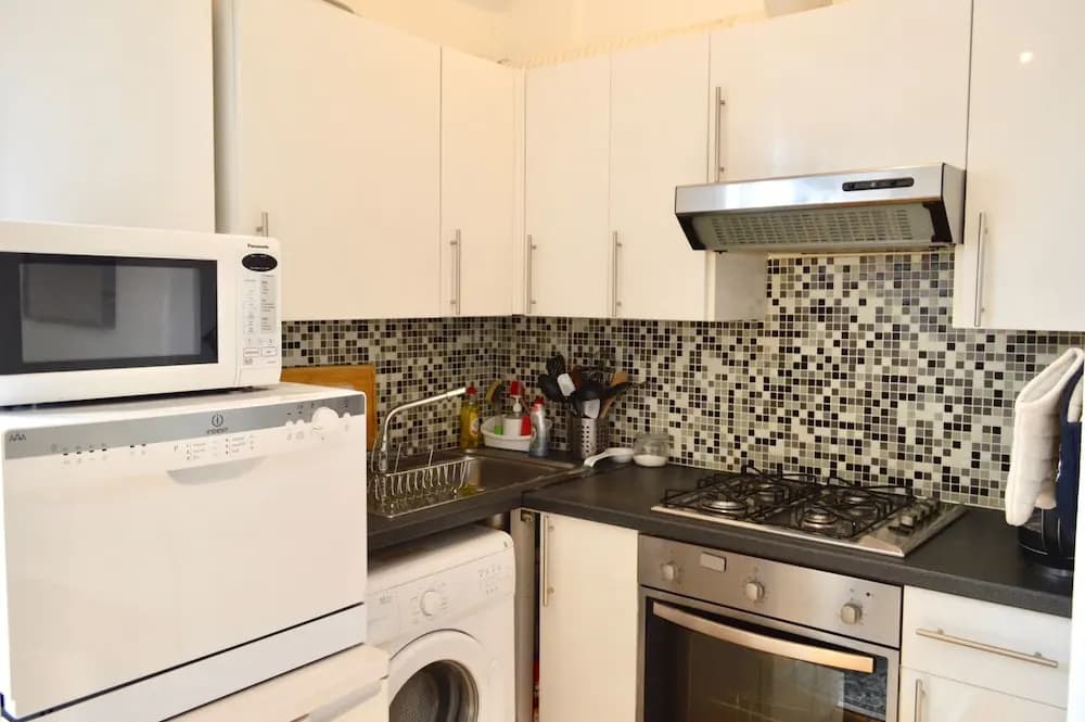 Central 2 Bedroom Flat in Edinburgh - photo 12