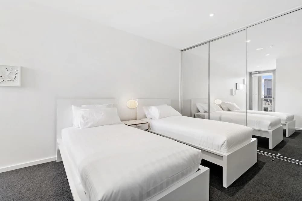 ABIGAIL, 2BDR Docklands Apartment - photo 3