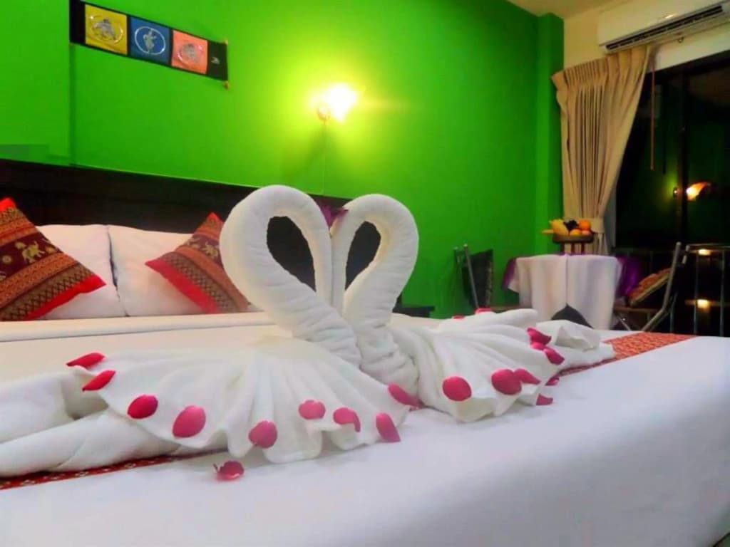 Thana Patong Guesthouse - photo 4