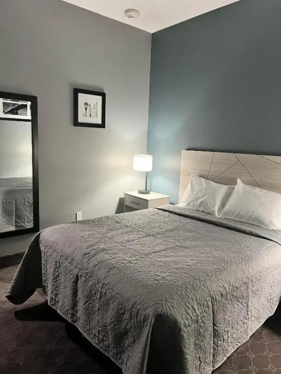 Deluxe Inn & Suites - Long Island City NYC - photo 3